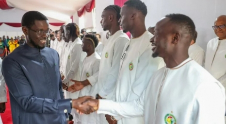 غباء دبلوماسي.. سفير الجزائر يزور رئيس الإتحاد السنغالي لإعلان تضامنه عقب خسارة لقب الكان